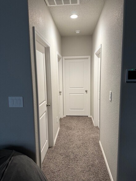 Building Photo - 1987 Tesoro Loop NW