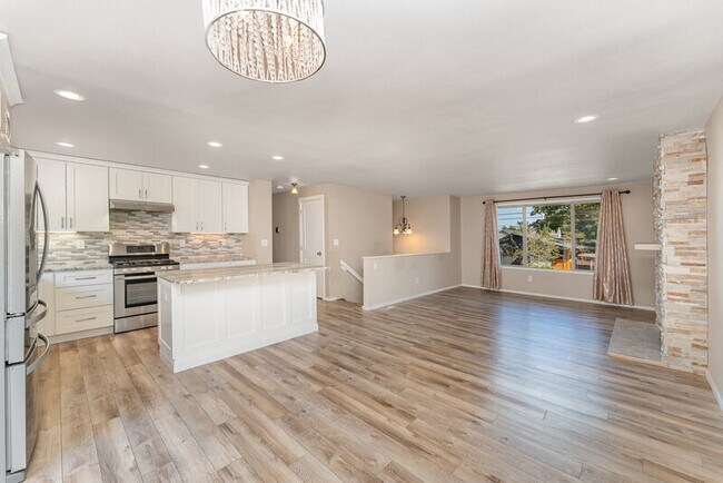 Building Photo - 9215 Evanston Ave N