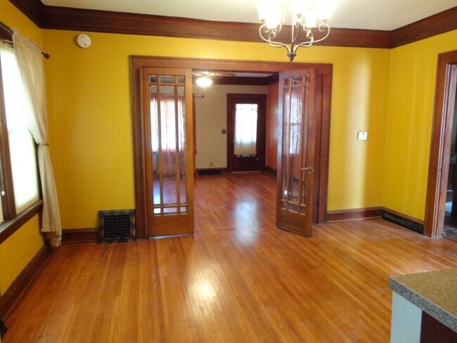 Building Photo - 1225 E Jefferson St