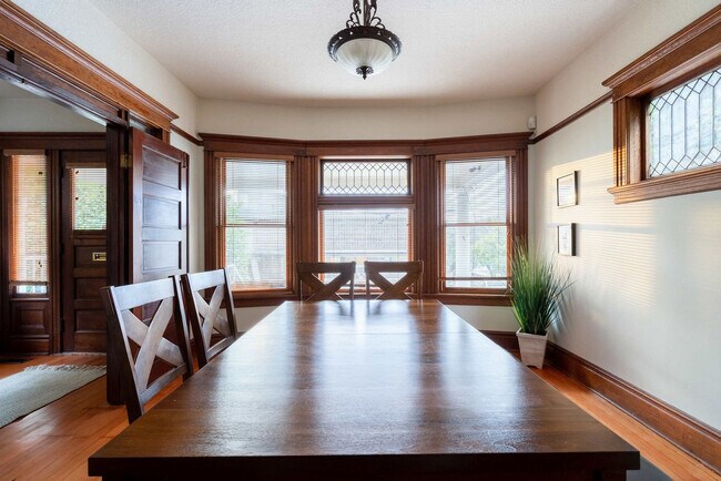 Building Photo - 26 NE 11th Ave