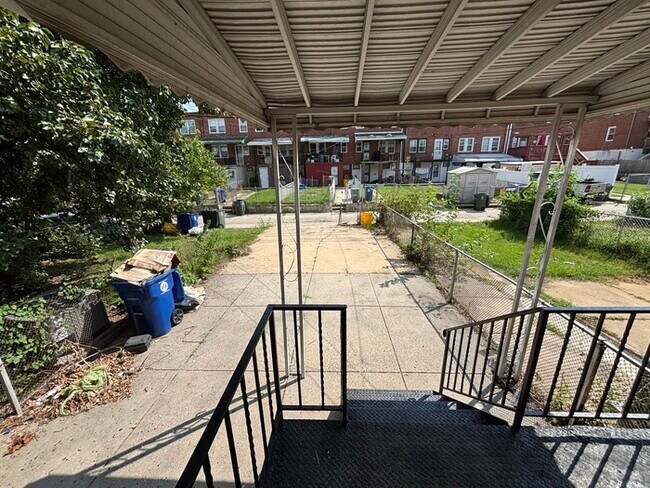 Building Photo - 3 Bedroom 2 Bathrooms, 21213