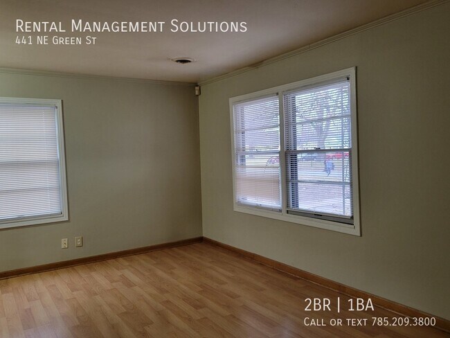Building Photo - *2-CAR GARAGE* 441 NE Green St - 2 BED/1 BATH