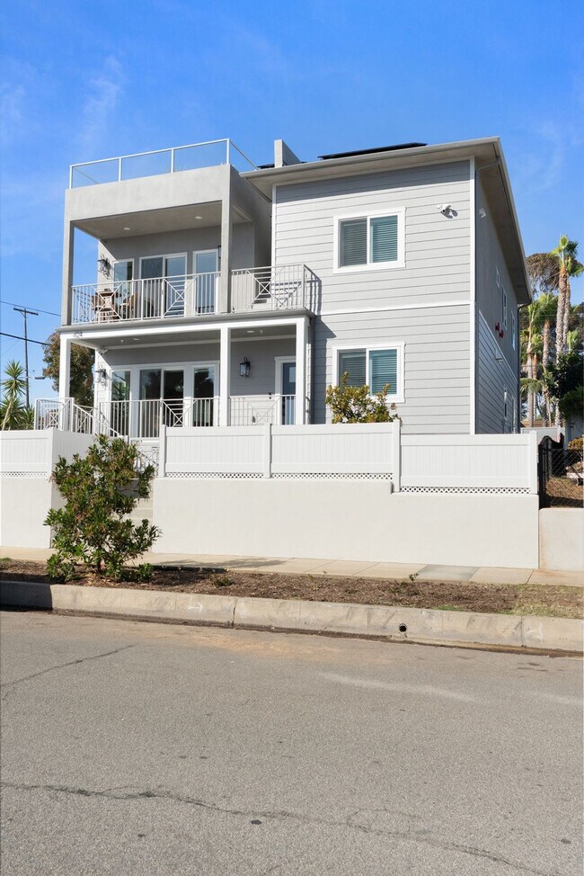 Building Photo - 624 N Clementine St