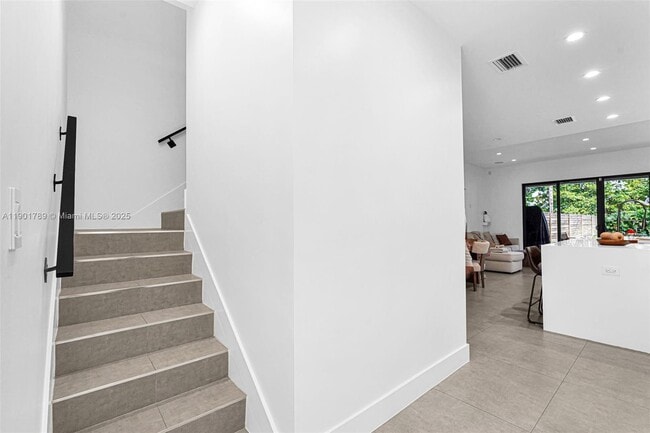 Building Photo - 8871 SW 28th St