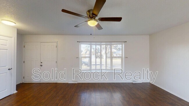 Building Photo - 4811 Villa Cir