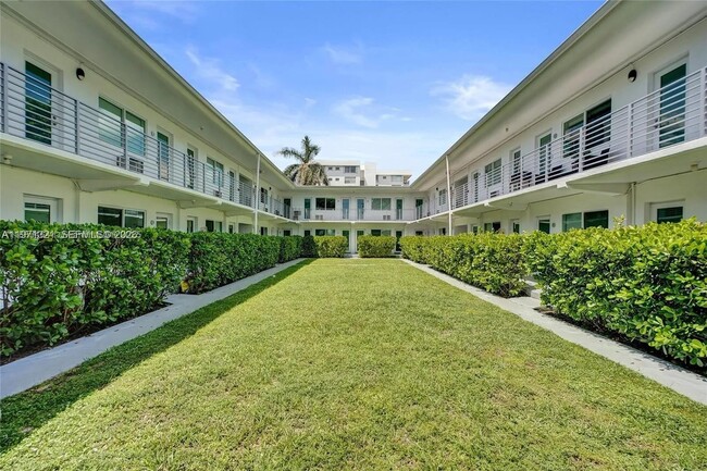 Building Photo - 9270 E Bay Harbor Dr