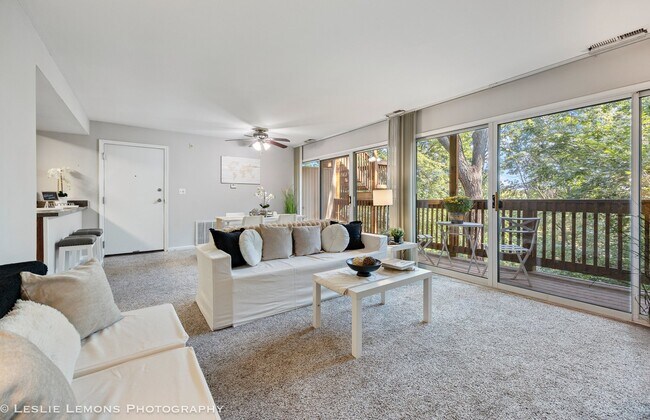 Building Photo - 5811 Oakwood Dr