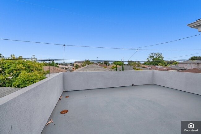 Building Photo - 6029 Del Amo Blvd