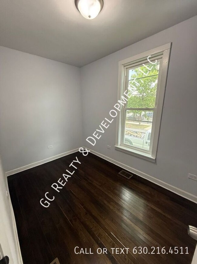 Building Photo - 1501 N Leamington Ave