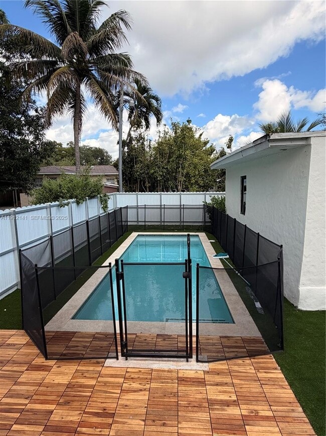 Building Photo - 6848 N Miami Ave