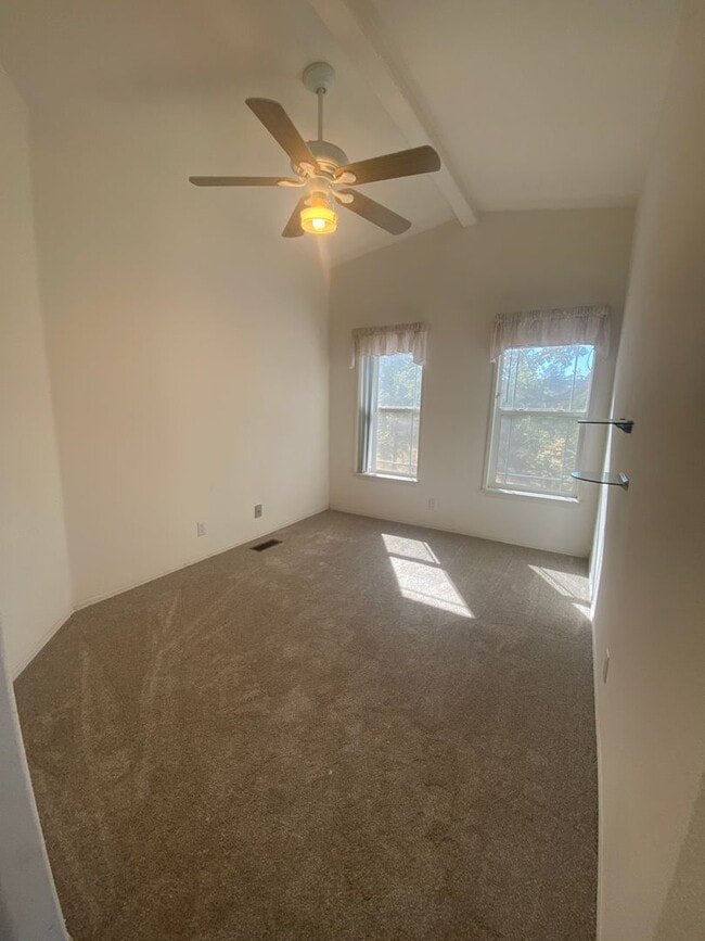 Building Photo - 3 Bedrooms | 2 Bath Home in The Dalles, OR