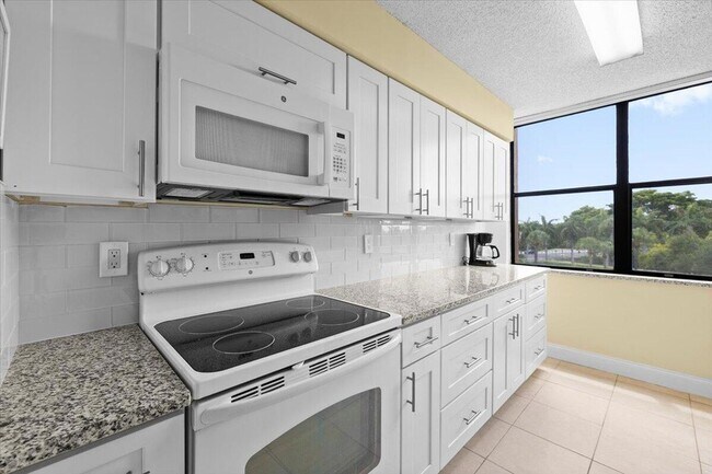 Building Photo - 2255 Lindell Blvd