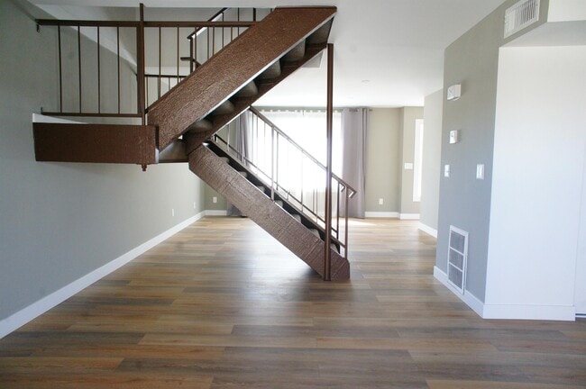 Building Photo - 3827 S Mill Ave