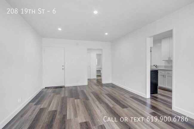 Building Photo - 208 19th St