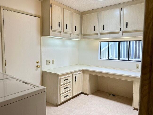 Building Photo - 140 Quail Way