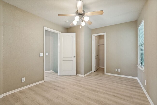 Building Photo - 6126 S Jolie Ct