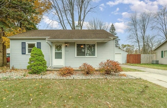 Primary Photo - 1302 E St Andrews Rd