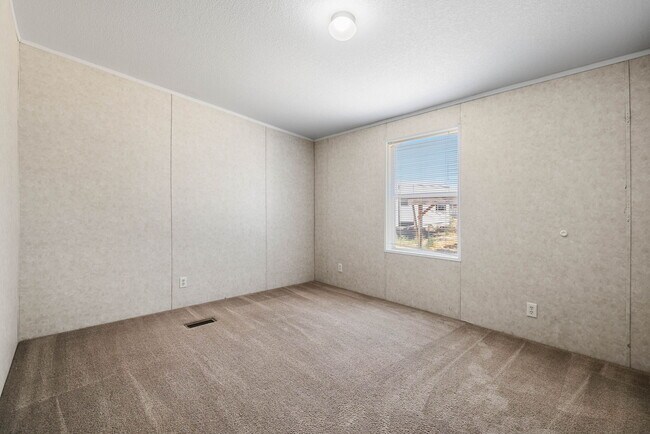 Building Photo - 24255 N Cleveland St