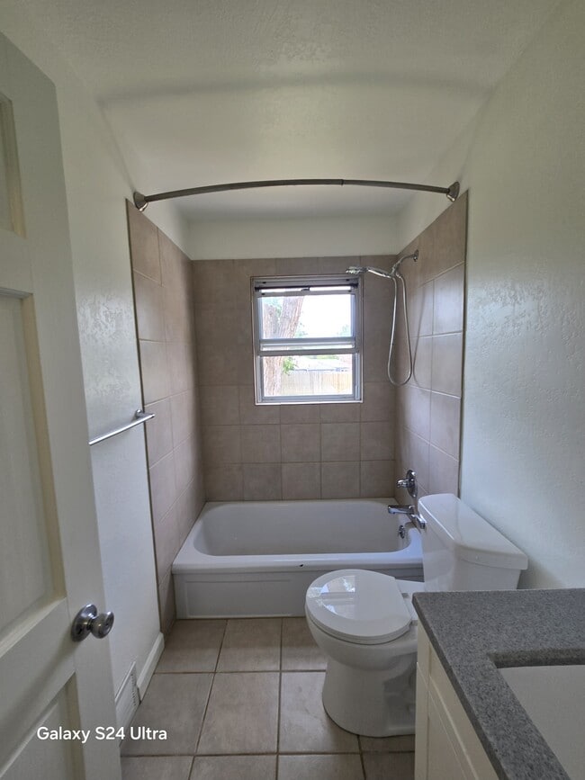 Building Photo - 1906 S Washington St