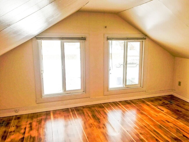 Building Photo - 917/ 917.5 West A St