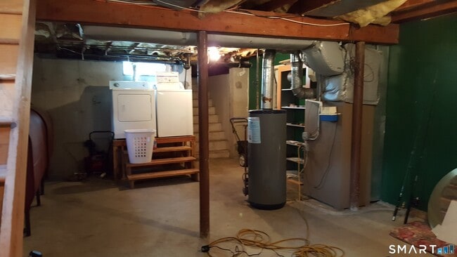 Building Photo - 71 1/2 Park Ave