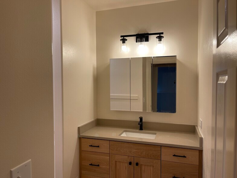 Building Photo - 85 W 1400 S