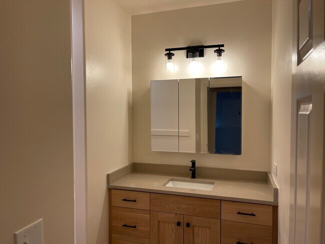 Building Photo - 85 W 1400 S