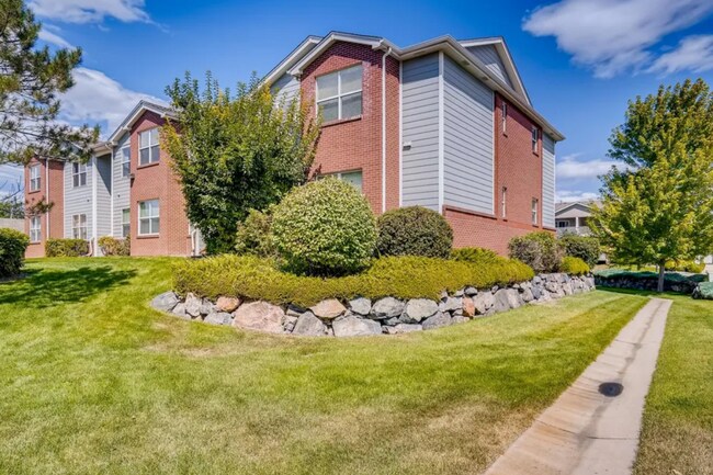 Building Photo - Welcome to this beautiful apartment/condo ...