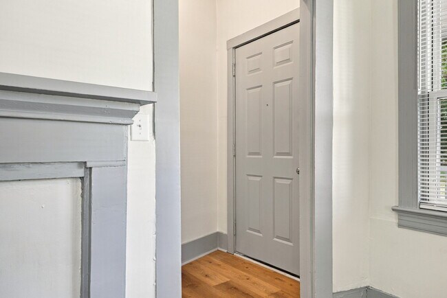 Building Photo - 517 McKinley Ave