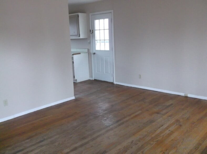 Building Photo - 2718 Florence Dr