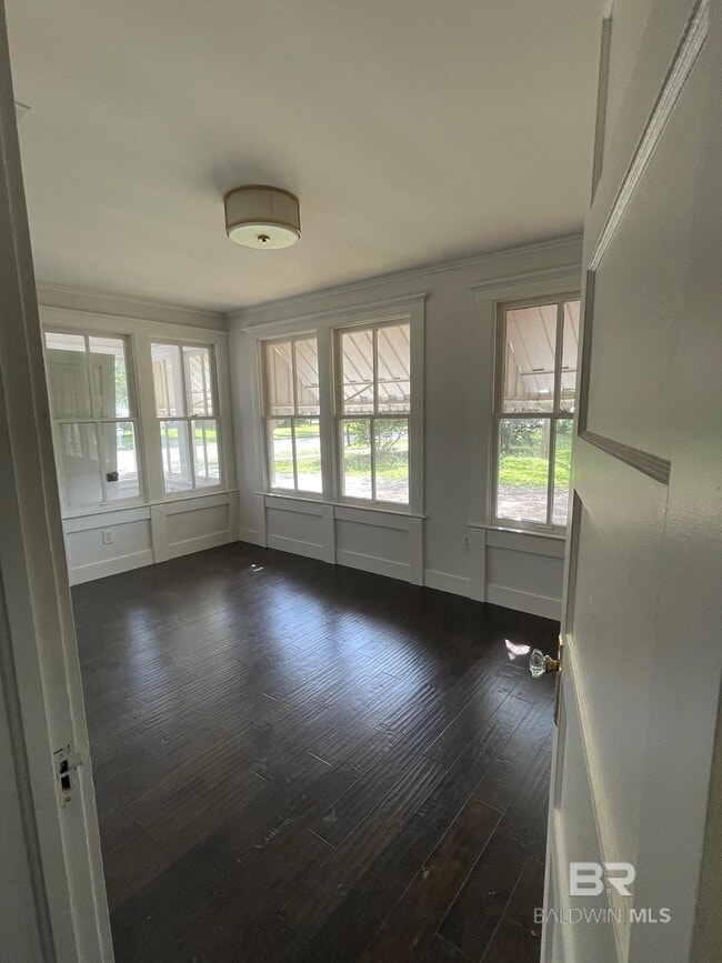 Building Photo - 216 W Rose Ave