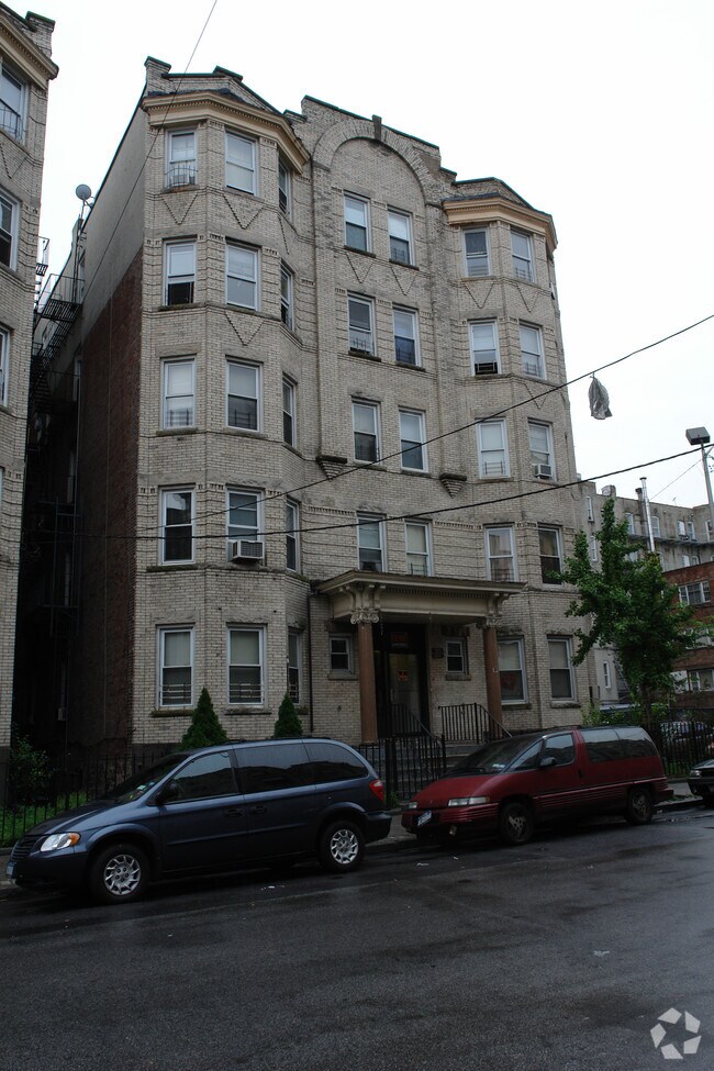Building Photo - 12 Lawrence St