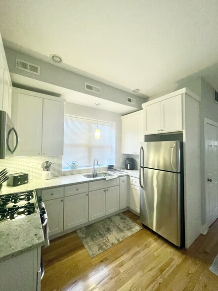 Building Photo - 2135 S Fairfield Ave