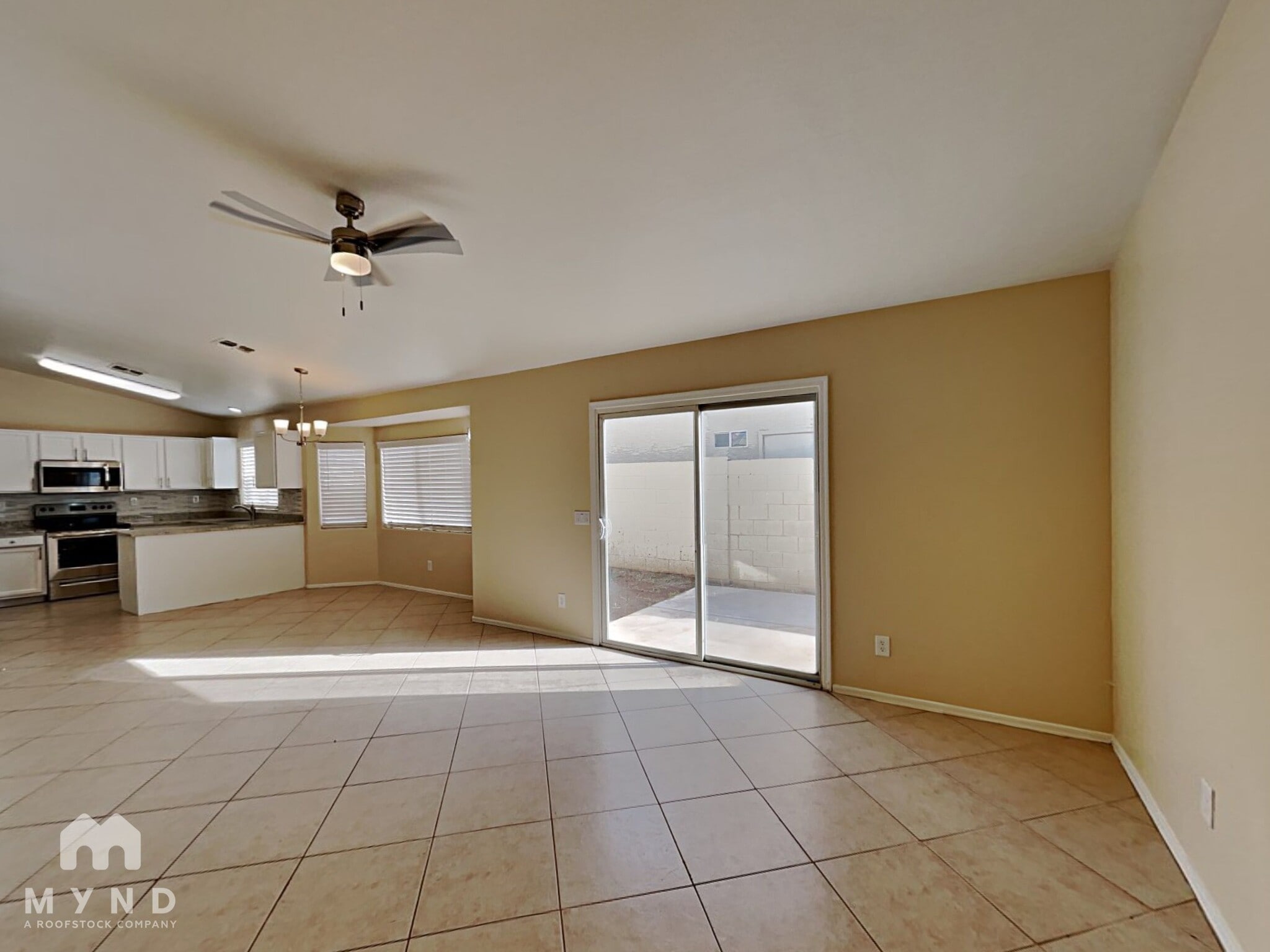 Building Photo - 8520 W Palm Ln