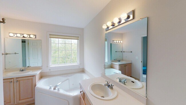 Building Photo - 2974 Barclay Way