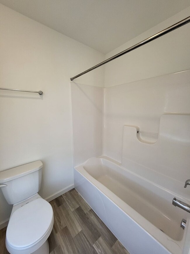 Building Photo - Spacious Modern 3 Bedroom Townhome in Annv...