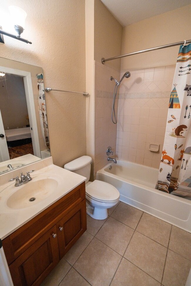 Building Photo - Super cute 3 Bedroom/3Bathroom Townhome in...