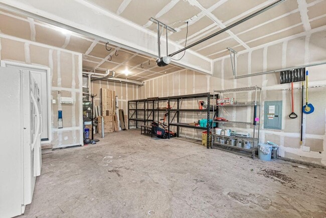 Building Photo - 5-Bedroom Horizon Pointe Home | Theatre Ro...