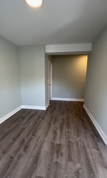 Building Photo - 515 W Belmont Ave