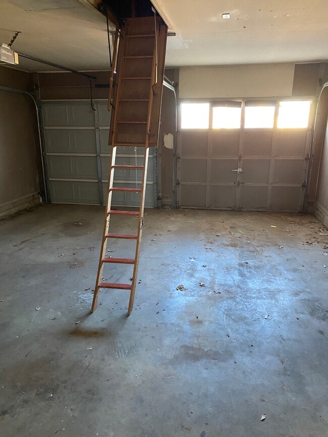 Building Photo - 11205 N Villa Ave