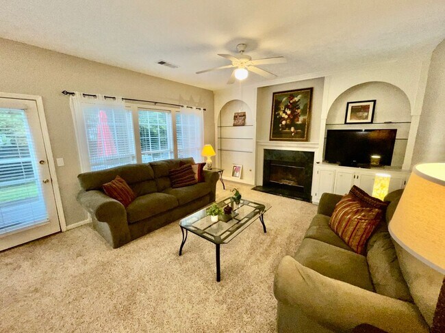 Building Photo - 2465 Lunetta Ln