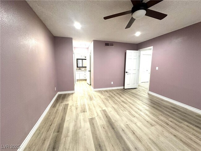 Building Photo - 1575 W Warm Springs Rd