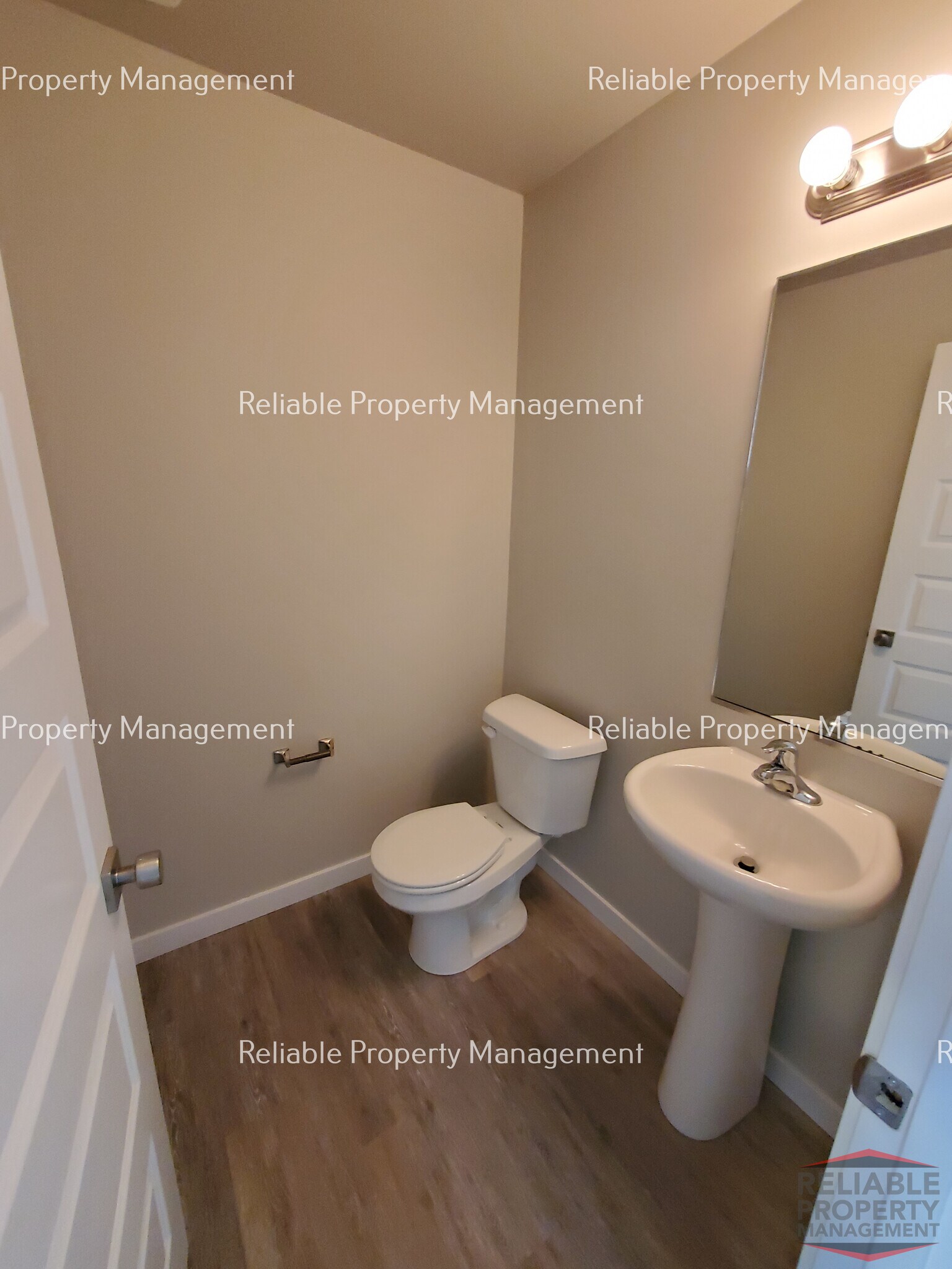 Building Photo - 2001 Lawrence Ln