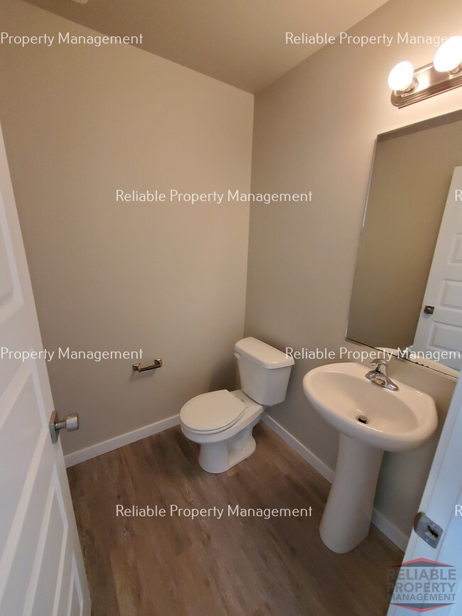 Building Photo - 2001 Lawrence Ln