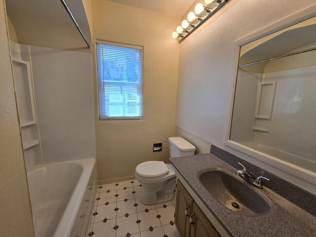 Building Photo - Adorable South Hill Home! Available Now!