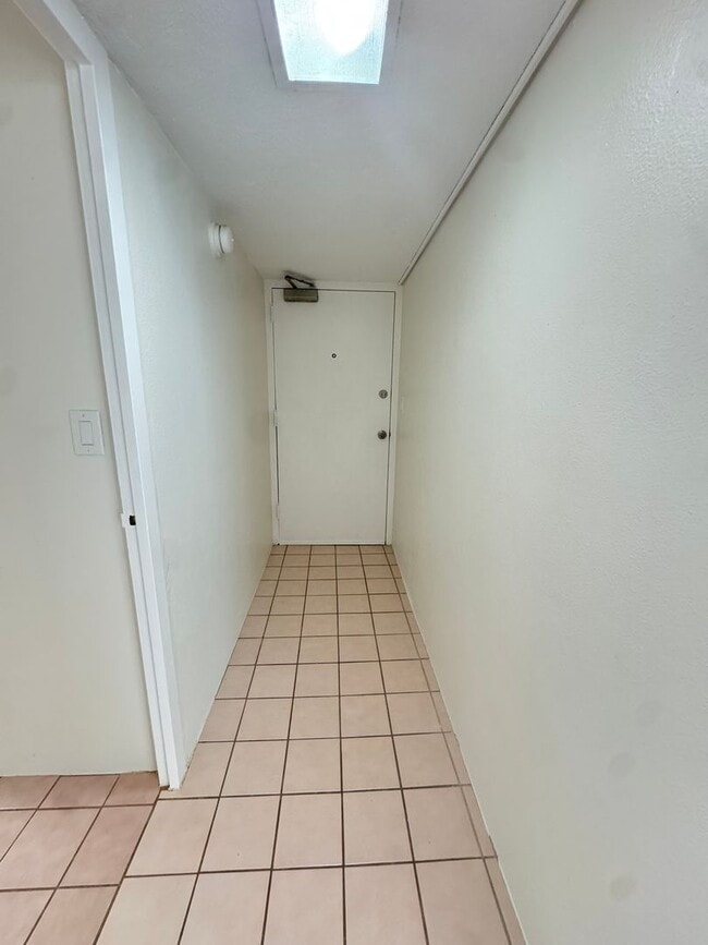 Building Photo - 2281 Ala Wai Blvd