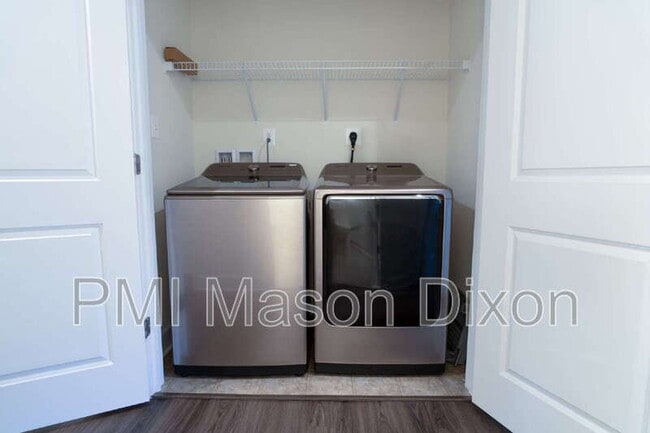 Building Photo - 9105 Fox Stream Way