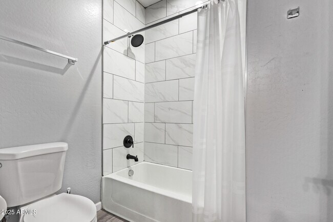 Building Photo - 4229 N 32nd Ave