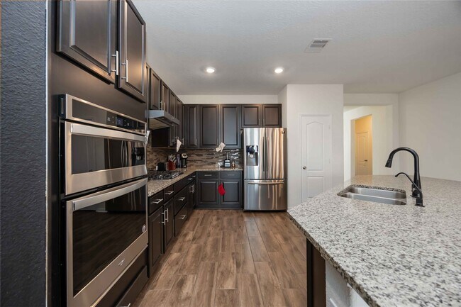 Building Photo - 8006 Ash Ridge Dr