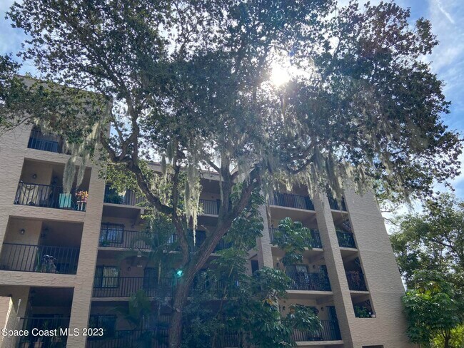 Building Photo - 1540 Riverside Dr